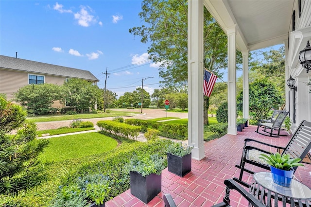 624 Richmond St, Orlando, FL 32806 - view of covered porch