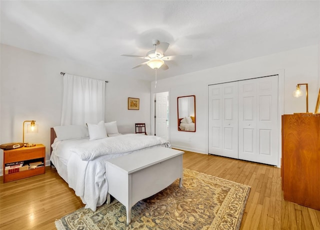 624 Richmond St, Orlando, FL 32806 - bedroom with a closet, light wood finished floors, and a ceiling fan