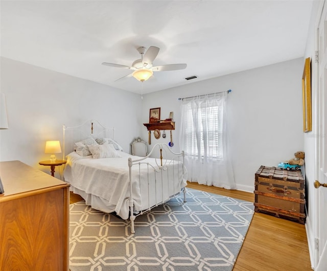 624 Richmond St, Orlando, FL 32806 - bedroom with wood finished floors and ceiling fan