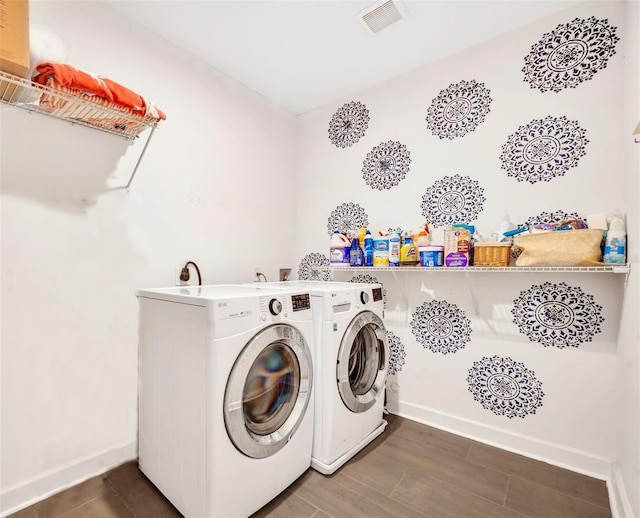 624 Richmond St, Orlando, FL 32806 - washroom featuring washing machine and clothes dryer and wood finished floors