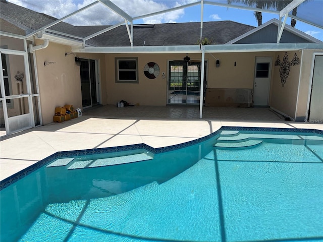 2421 Queenswood Cir, Kissimmee, FL 34743 - swimming pool with a patio area, a lanai, and a ceiling fan