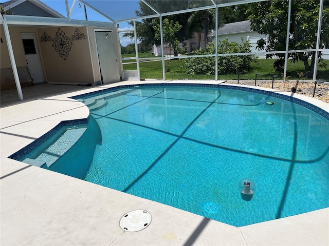 2421 Queenswood Cir, Kissimmee, FL 34743 - swimming pool featuring a patio area and a lanai