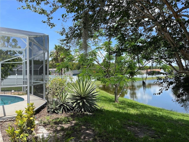 2421 Queenswood Cir, Kissimmee, FL 34743 - view of yard featuring a water view, an outdoor pool, and a lanai