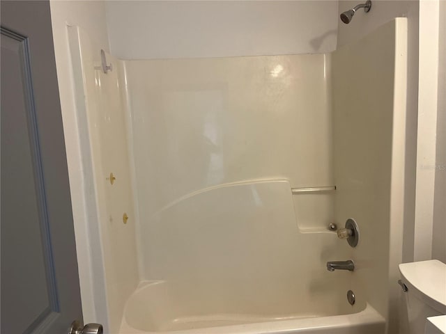 2421 Queenswood Cir, Kissimmee, FL 34743 - bathroom with toilet and bathing tub / shower combination