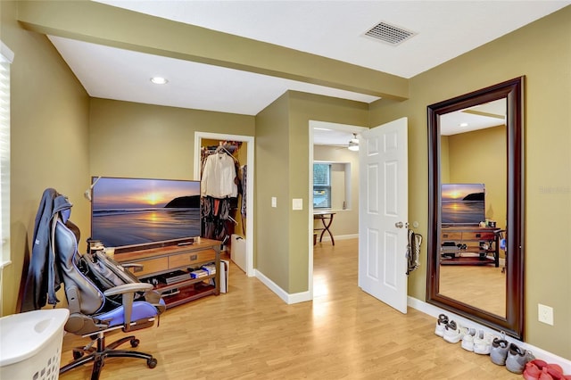 living area featuring light wood-style floors, a desk, ceiling fan, and recessed lighting
