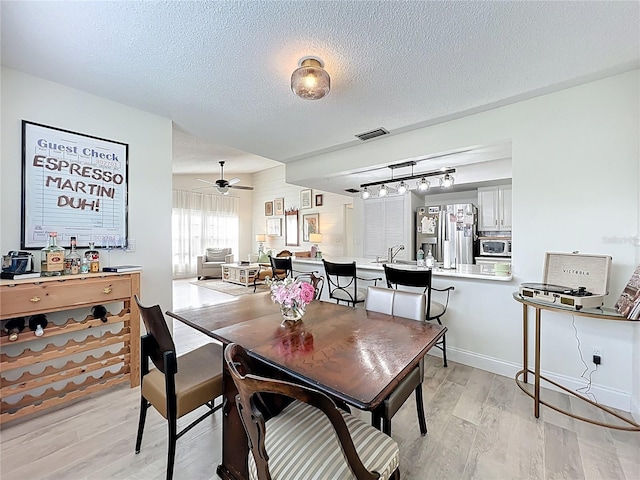 260 Killarney Bay Ct Unit 6-6, Winter Park, FL 32789 - dining space featuring light wood-type flooring, track lighting, ceiling fan, and a textured ceiling