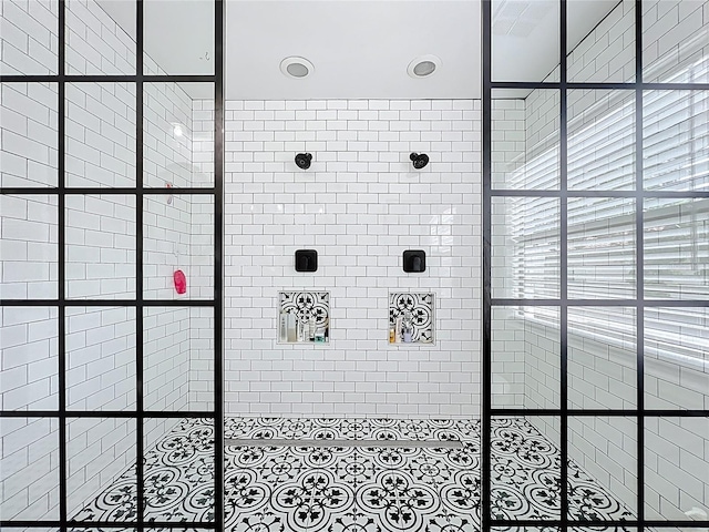 260 Killarney Bay Ct Unit 6-6, Winter Park, FL 32789 - bathroom featuring a tile shower