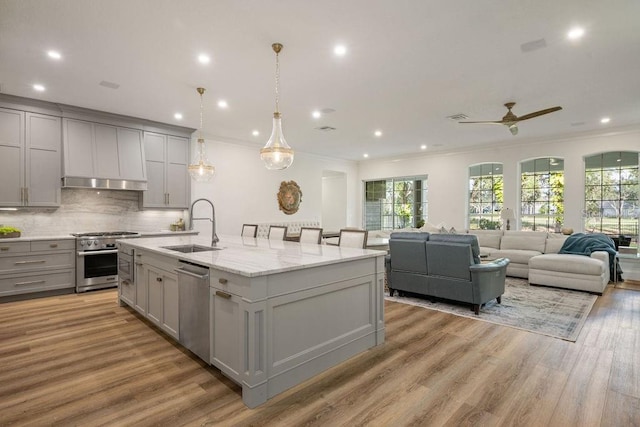 6047 Blakeford Dr, Windermere, FL 34786 - kitchen featuring gray cabinets, stainless steel appliances, a ceiling fan, healthy amount of natural light, and recessed lighting