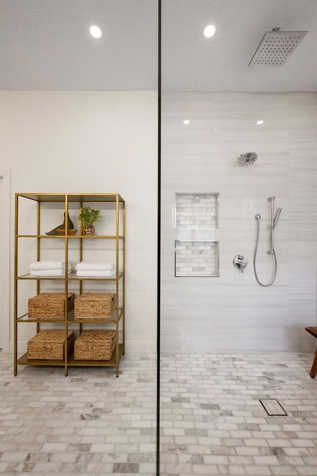 6047 Blakeford Dr, Windermere, FL 34786 - bathroom featuring a tile shower and recessed lighting