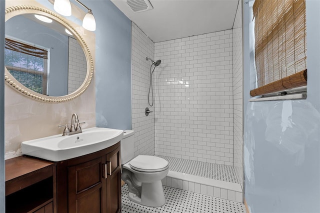 2915 Dean Ridge Rd, Orlando, FL 32825 - full bathroom featuring a tile shower, vanity, and tile patterned flooring