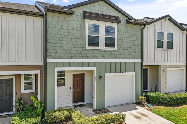 827 Grandin St, Davenport, FL 33837 - view of property featuring board and batten siding and driveway
