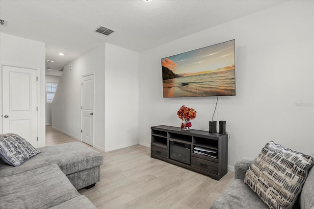 827 Grandin St, Davenport, FL 33837 - living area with light wood-style floors and recessed lighting