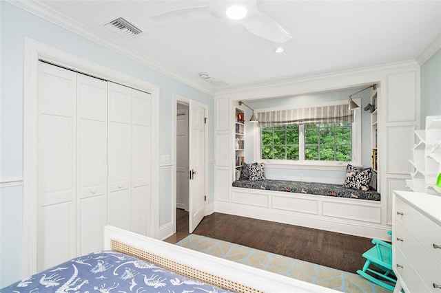 1011 Lake Davis Dr, Orlando, FL 32806 - bathroom featuring a closet, wood finished floors, ornamental molding, and ceiling fan