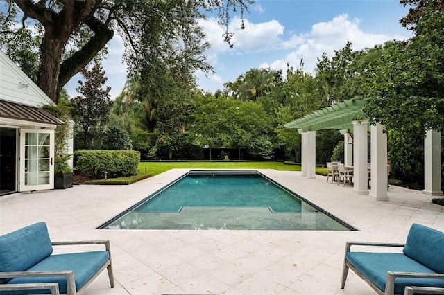 1011 Lake Davis Dr, Orlando, FL 32806 - swimming pool featuring a patio area and view of scattered trees