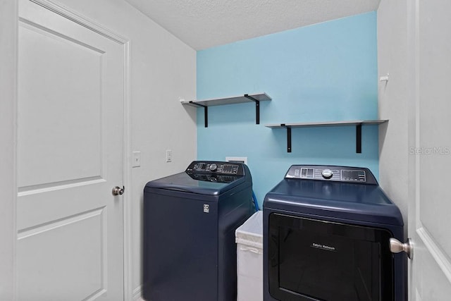232 Summerlin Loop, Haines City, FL 33844 - laundry area featuring independent washer and dryer and a textured ceiling