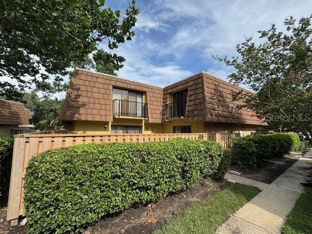 5327 Bamboo Ct Unit 426, Orlando, FL 32811 - exterior space with a balcony and mansard roof