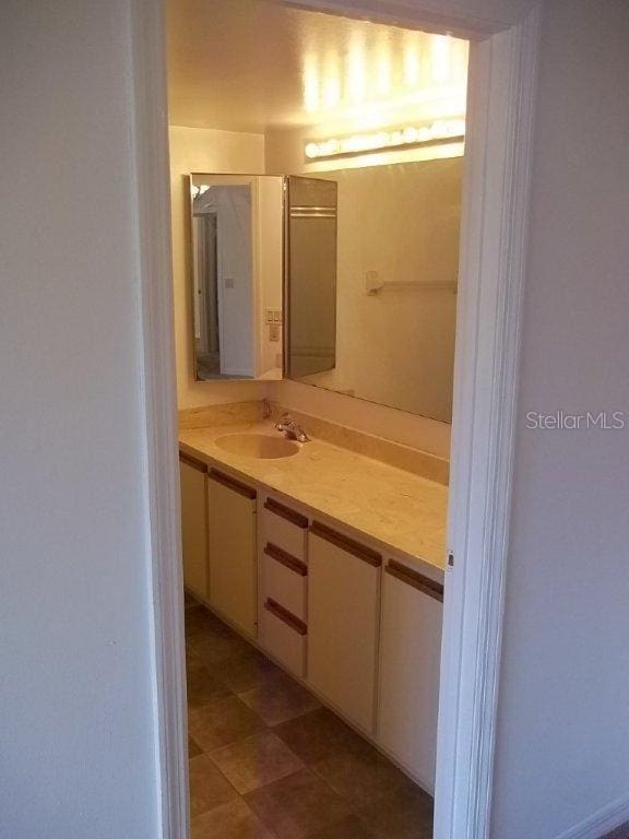 5327 Bamboo Ct Unit 426, Orlando, FL 32811 - bathroom featuring vanity