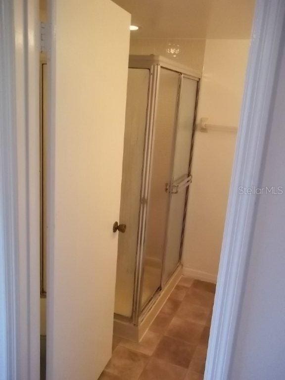 5327 Bamboo Ct Unit 426, Orlando, FL 32811 - bathroom with a shower stall