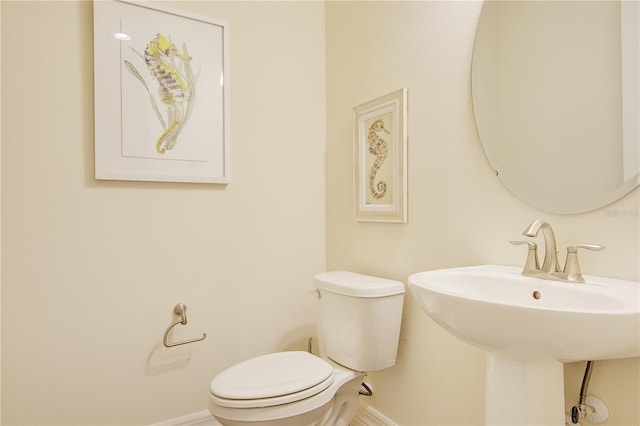 1774 Pasture Loop, Oviedo, FL 32765 - half bathroom with baseboards