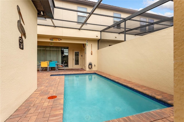 1909 Majorca Dr, Kissimmee, FL 34747 - swimming pool with a patio area and glass enclosure