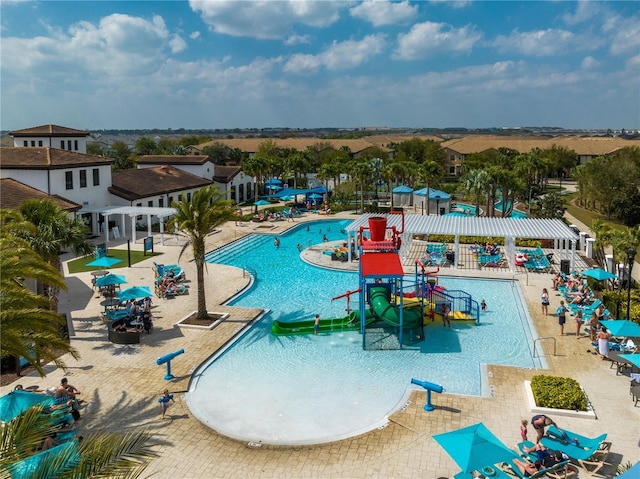 1909 Majorca Dr, Kissimmee, FL 34747 - community pool with a water play area and a patio