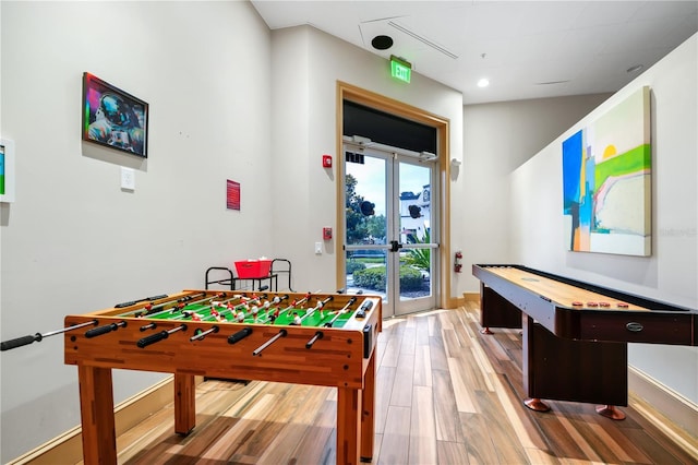 812 Benoi Dr, Davenport, FL 33896 - recreation room with light wood finished floors and recessed lighting