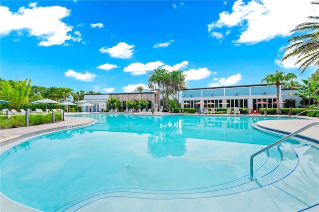 812 Benoi Dr, Davenport, FL 33896 - view of community pool
