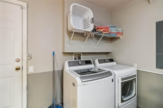 2616 Bowring St, Kissimmee, FL 34747 - laundry room featuring washer and clothes dryer