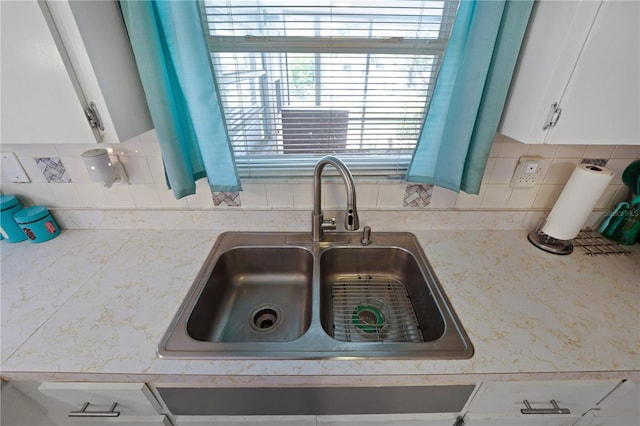 543 Silver Crse, Ocala, FL 34472 - kitchen view of decorative backsplash and white cabinets