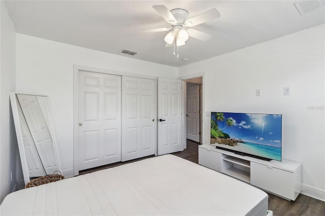 530 Harriswood Ct, Davenport, FL 33837 - bedroom featuring dark wood-style flooring, a closet, and a ceiling fan