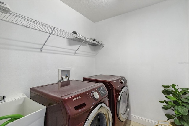 530 Harriswood Ct, Davenport, FL 33837 - laundry area featuring independent washer and dryer and baseboards