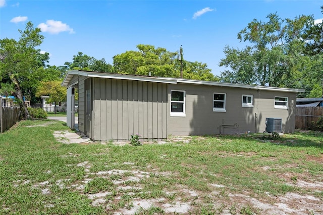 709 Suzette Dr, Ocoee, FL 34761 - back of property
