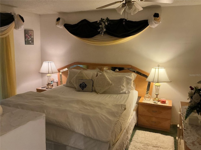 1409 Oak Pl Unit F, Apopka, FL 32712 - carpeted bedroom with ceiling fan