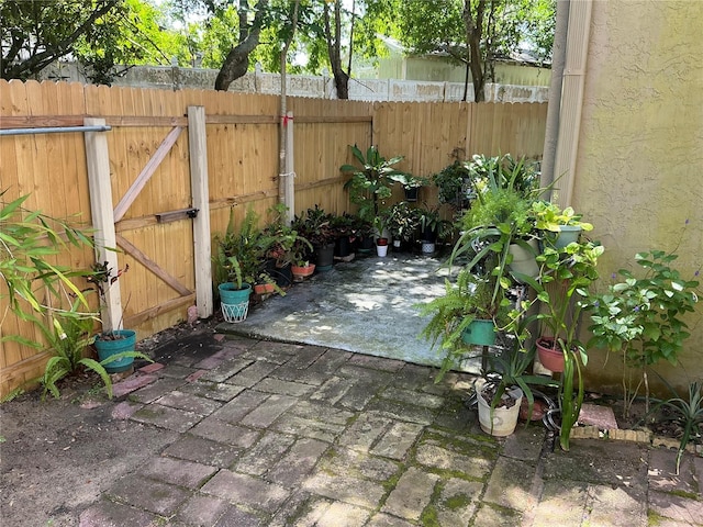 1409 Oak Pl Unit F, Apopka, FL 32712 - view of patio / terrace with a gate