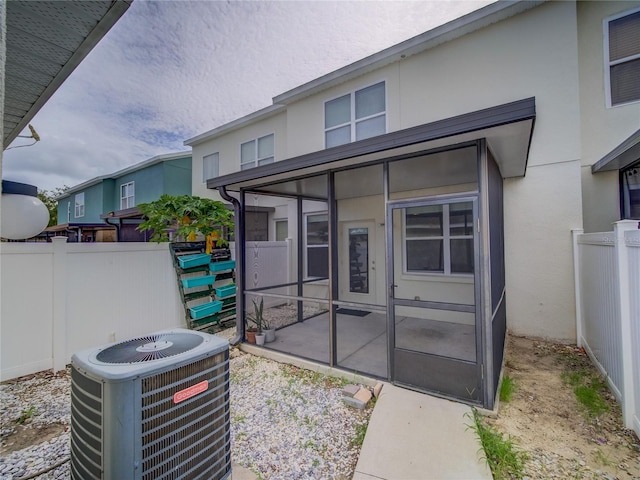 7462 Bentonshire Ave, Windermere, FL 34786 - rear view of house featuring a sunroom and stucco siding