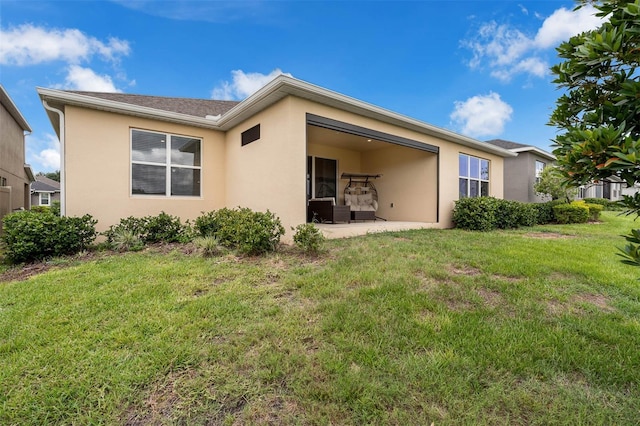 1593 Osprey View Dr, Apopka, FL 32703 - back of property with stucco siding and a yard