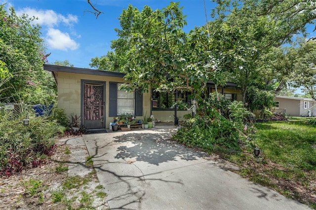 905 Flewelling Ave, Ocoee, FL 34761 - view of front of property with concrete block siding