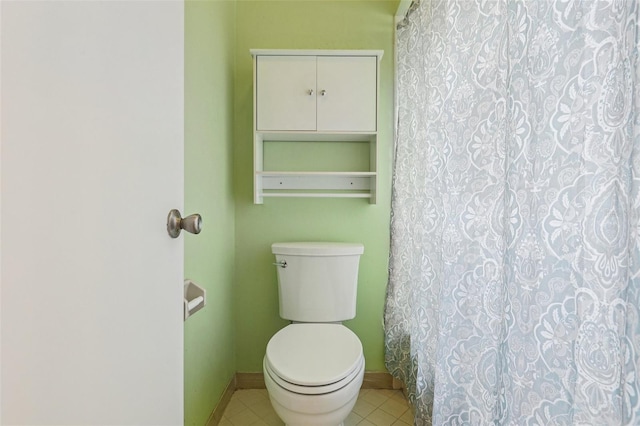 3118 S Semoran Blvd Unit 2, Orlando, FL 32822 - bathroom featuring tile patterned floors and a shower with shower curtain