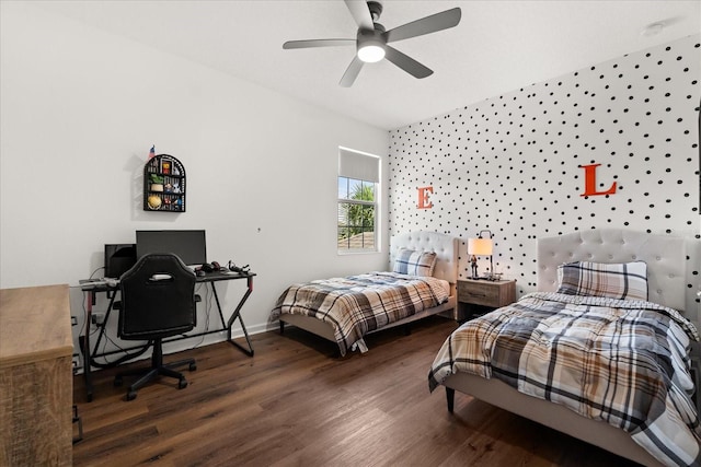 922 Grazie Loop, Davenport, FL 33837 - bedroom with wood finished floors, a ceiling fan, and an office area