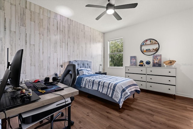 922 Grazie Loop, Davenport, FL 33837 - bedroom with wood finished floors, an office area, and a ceiling fan