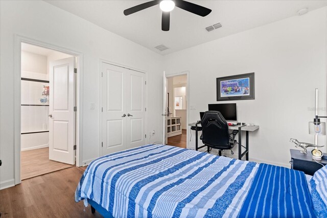 922 Grazie Loop, Davenport, FL 33837 - bedroom with wood finished floors, ceiling fan, and a closet