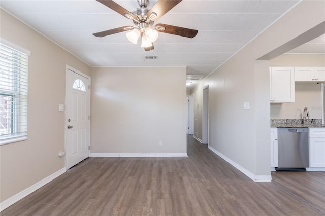 3850 11th Ave S, Saint Petersburg, FL 33711 - foyer with wood finished floors and a ceiling fan