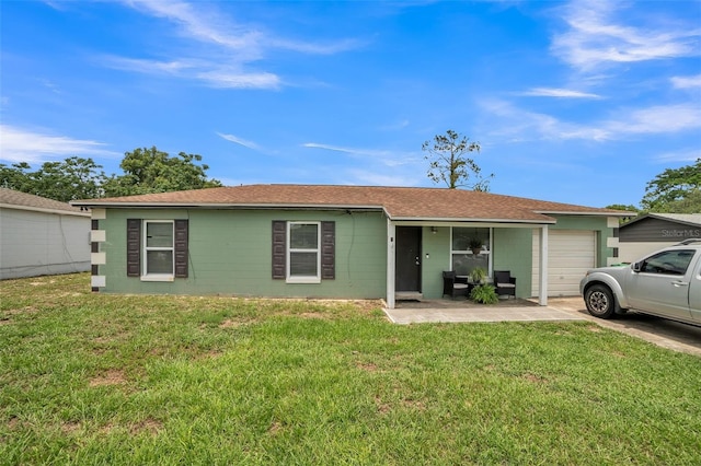 6401 Fortune Ln, Apopka, FL 32712 - ranch-style home with a garage, a front lawn, concrete block siding, and roof with shingles