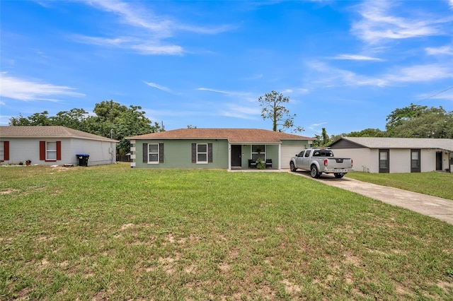 6401 Fortune Ln, Apopka, FL 32712 - ranch-style house with driveway and a front yard
