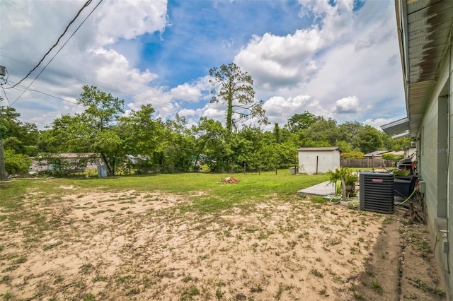 6401 Fortune Ln, Apopka, FL 32712 - view of yard featuring a storage unit and view of wooded area