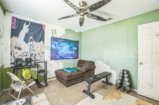 6401 Fortune Ln, Apopka, FL 32712 - living room featuring a ceiling fan and a textured ceiling