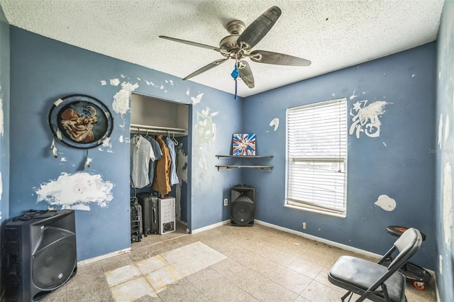 6401 Fortune Ln, Apopka, FL 32712 - bedroom featuring a textured ceiling, a closet, and a ceiling fan