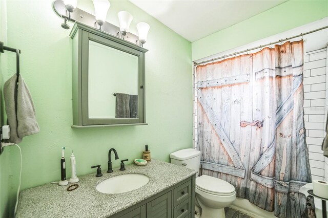 6401 Fortune Ln, Apopka, FL 32712 - bathroom featuring vanity and curtained shower