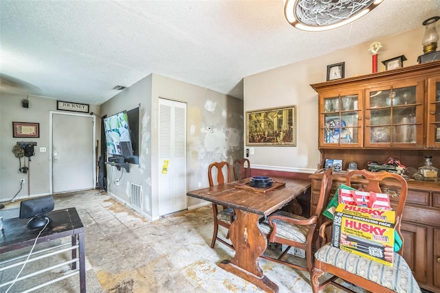 6401 Fortune Ln, Apopka, FL 32712 - dining room with a textured ceiling