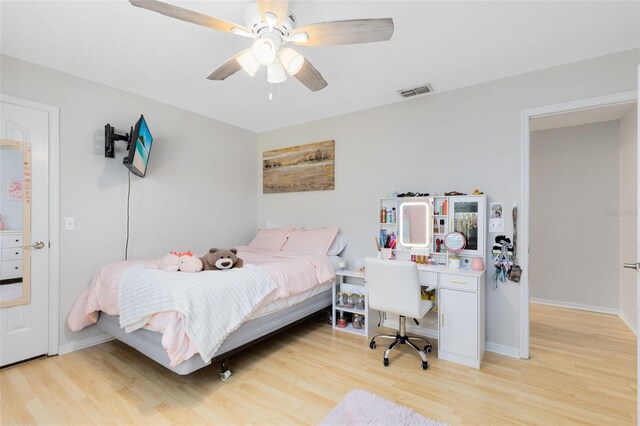 4478 Yachtmans Ct, Orlando, FL 32812 - bedroom with light wood finished floors, a ceiling fan, and an office area